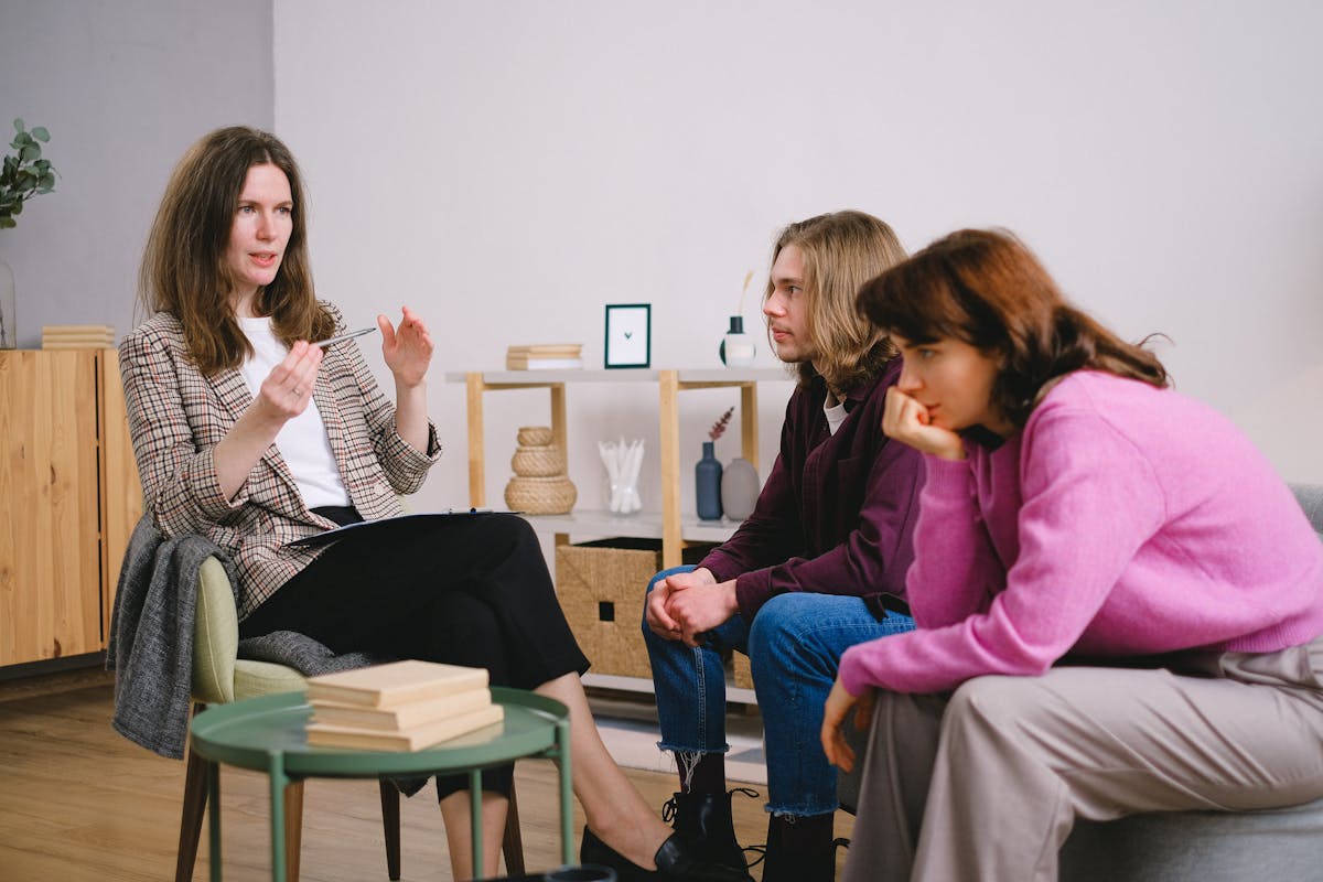 Study Abroad Counselling & Pathway Planning — students consulting with a Numaway adviser